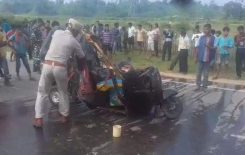 അമിത വേഗത്തിലെത്തിയ ട്രക്ക് ഓട്ടോ ഇടിച്ച് തെറിപ്പിച്ചു; 10 യാത്രക്കാര്‍ മരിച്ചു