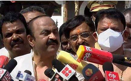 ഇരു മന്ത്രിമാരും മരംമുറിയെ കുറിച്ച് അറിയില്ല എന്ന് പറഞ്ഞ് വിലപിക്കുന്നു, അതിനേക്കാള്‍ ഗൗരവം മുഖ്യമന്ത്രിയുടെ മൗനം: വി ഡി സതീശന്‍ 