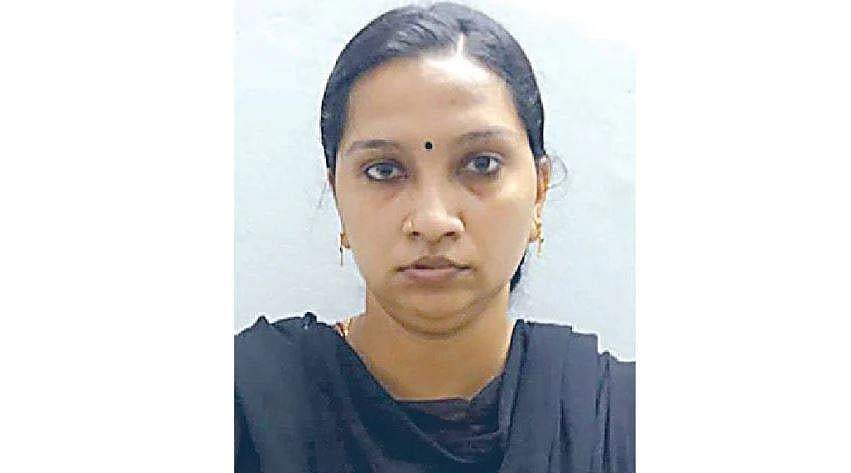 ഭാര്യയുടെ അശ്ലീല വീഡിയോ കണ്ട് ഭര്‍ത്താവ് ആത്മഹത്യ ചെയ്ത സംഭവം; കാമുകന് പിന്നാലെ ഭാര്യയും അറസ്റ്റില്‍