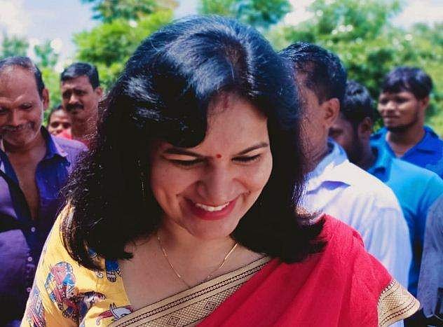 വനിതാ എംപിക്കു നേരെ ചീമുട്ടയേറ്; രണ്ട് കോണ്‍ഗ്രസ് പ്രവര്‍ത്തകര്‍ പിടിയില്‍