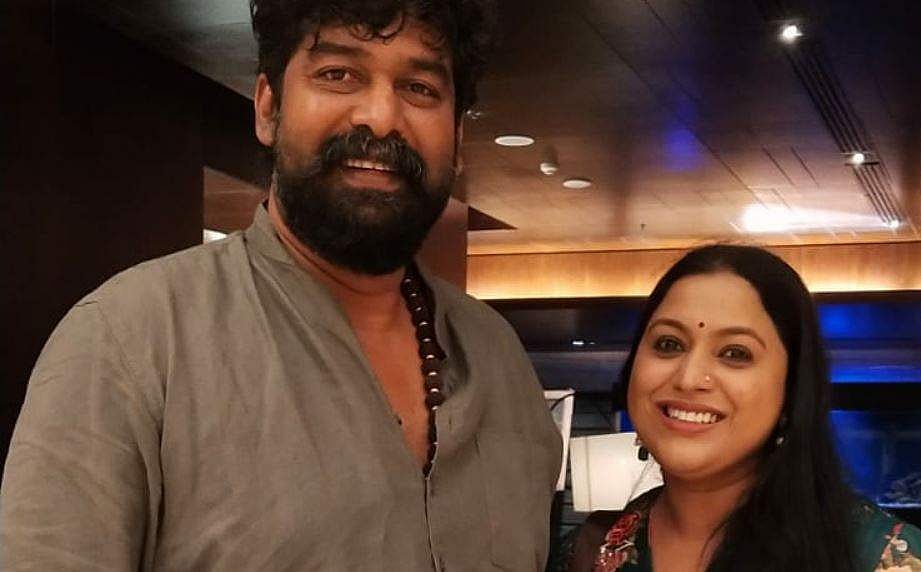 'മദ്യപാനിയുടെ കണ്ണുകളിലെ ചുവപ്പല്ല, കരളുറപ്പിന്റെ കരുത്താണ്'; ജോജുവിനെ പിന്തുണച്ച് ലക്ഷ്മി പ്രിയ