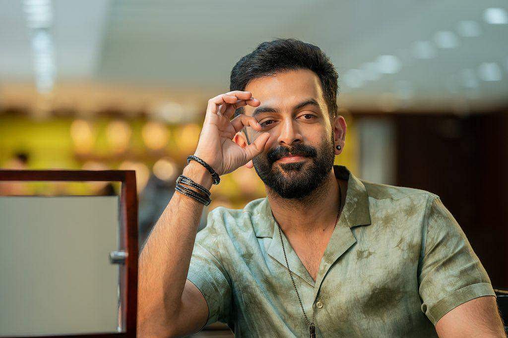 'ബിസ്‍ക്കറ്റ്  കിംഗ്' രാജൻ പിള്ള ആയി പൃഥ്വി; ഹിന്ദി വെബ് സീരീസ് സംവിധാനം ചെയ്യാൻ താരം 
