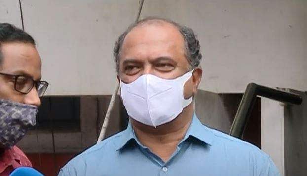 'കേന്ദ്രം നികുതി കുറച്ചത് പോക്കറ്റടിച്ചിട്ട് വണ്ടിക്കൂലിക്ക് പണം തരുന്നതുപോലെ'; നികുതി കുറയ്ക്കണമെന്ന ആവശ്യം തള്ളി കേരളം 