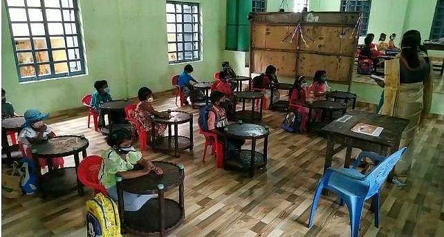 ജാതി തിരിച്ച് സ്‌കൂളില്‍ കുട്ടികളെ ഇരുത്തി; 'കോവിഡ് പ്രോട്ടോകോള്‍' എന്ന് ന്യായീകരണം; നടപടി