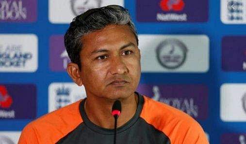 കിരീടത്തിലേക്ക് എത്താന്‍ ഇനി സഞ്ജയ് ബംഗാറിന്റെ തന്ത്രങ്ങള്‍; പുതിയ പരിശീലകനുമായി റോയല്‍ ചലഞ്ചേഴ്‌സ് ബാംഗ്ലൂര്‍