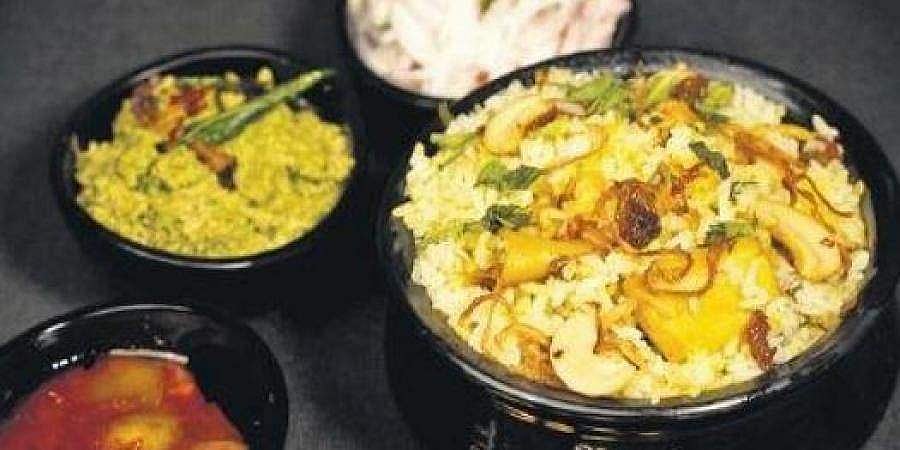 ഭക്ഷണത്തില്‍ ആര്‍ത്തവരക്തം?; പരാതി, അന്വേഷണത്തിനായി മെഡിക്കല്‍ ബോര്‍ഡ്