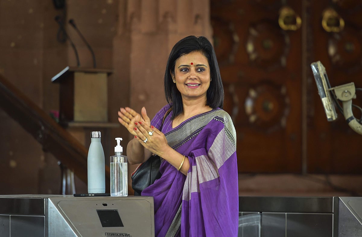 ''മഹുവാ, ഒരു കാര്യം പറഞ്ഞേക്കാം''; പാര്‍ട്ടി എംപിയെ വേദിയിലിരുത്തി വിമര്‍ശിച്ച് മമത-വിഡിയോ