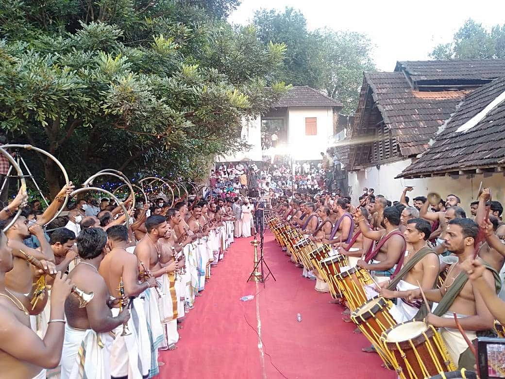 ആസ്വാദകരെ ആവശേത്തിലാഴ്ത്തി പാണ്ടിമേളം പെയ്തിറങ്ങി; വീഡിയോ