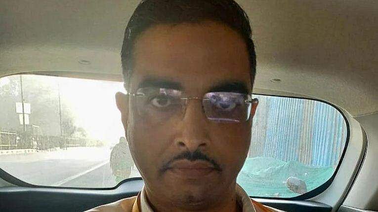 അയൽവാസിയെ കൊല്ലാൻ കോടതിയിൽ ബോംബ് വച്ചു, അറസ്റ്റിലായ ശാസ്ത്രജ്ഞൻ ഹാൻഡ് വാഷ് കുടിച്ച് ആത്മഹത്യയ്ക്ക് ശ്രമിച്ചു