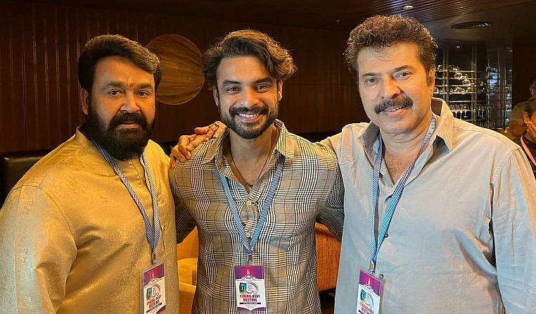 'ഞാൻ ഈ ചിത്രം ഫ്രെയിം ചെയ്ത് സ്വീകരണമുറിയിൽ തൂക്കും'; സൂപ്പർഹീറോസിനൊനൊപ്പം ടൊവിനോ