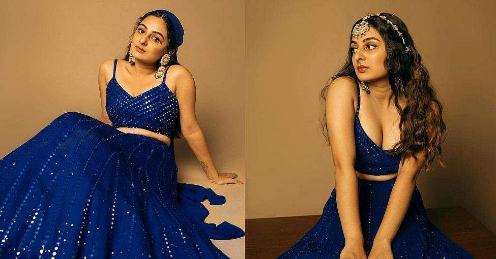 നീല ലെഹങ്കയിൽ അതിസുന്ദരിയായി എസ്തർ; ചിത്രങ്ങൾ വൈറൽ