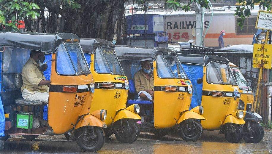 ഓട്ടോ-ടാക്‌സി പണിമുടക്ക് അര്‍ധരാത്രി മുതല്‍ ; സമരക്കാരുമായി മന്ത്രി ഇന്ന് ചര്‍ച്ച നടത്തും