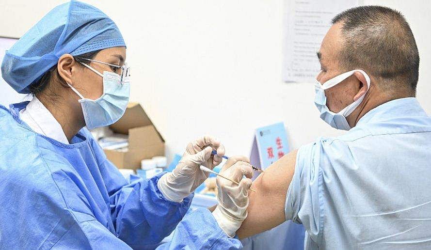12-ാം തവണയും കോവിഡ് വാക്‌സിനെടുക്കാന്‍ എത്തി; കൈയോടെ പിടികൂടി, അന്വേഷണം 