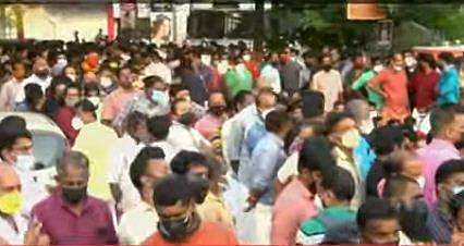 തലശ്ശേരിയില്‍ നിരോധനാജ്ഞ ലംഘിച്ച് യുവമോര്‍ച്ച പ്രവര്‍ത്തകരുടെ പ്രകടനം