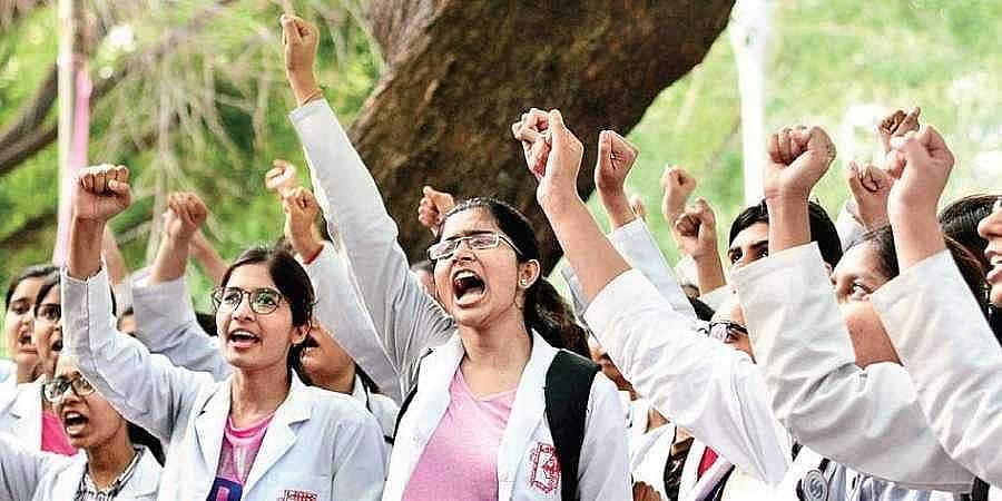 ഉടന്‍ ഹോസ്റ്റല്‍ ഒഴിയണം; സമരം തുടരുന്ന പിജി ഡോക്ടര്‍മാര്‍ക്ക് നോട്ടീസ്