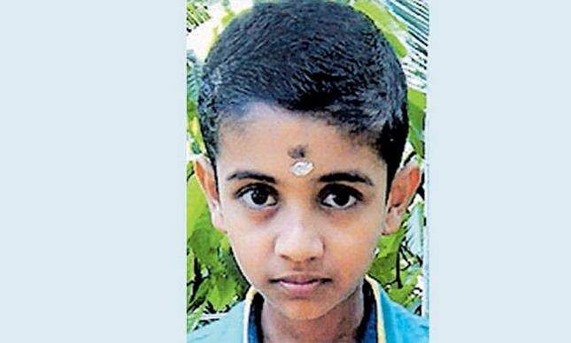 ബസ്സില്‍ വച്ച് പെട്ടന്ന് വയറുവേദന, ഛര്‍ദി; ഉറ്റവരുടെ കണ്‍മുന്നില്‍ 12കാരന്റെ മരണം