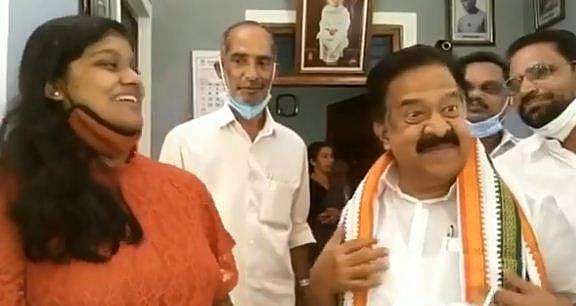 നെടുനീളൻ വാക്കുകളുമായി വീണ്ടും ദിയ; ഇത്തവണ ഞെട്ടിയത് രമേശ് ചെന്നിത്തല; അഭിനന്ദിച്ച് പ്രതിപക്ഷ നേതാവ് (വീഡിയോ)