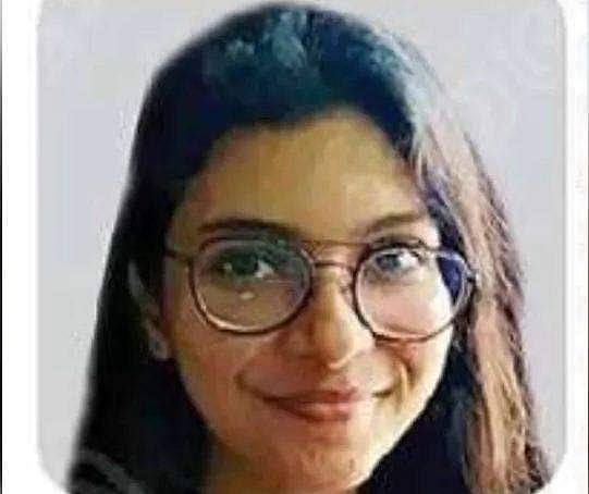 വായിലും മൂക്കിലും പഞ്ഞി നിറച്ച് സെല്ലോ ടേപ്പ് ഒട്ടിച്ചു, പ്ലാസ്റ്റിക് കവര്‍ തലവഴി മൂടി മുഖം മറച്ച നിലയില്‍, കഴുത്തില്‍ കയര്‍ ; വിദ്യാര്‍ത്ഥിനി കിടപ്പുമുറിയില്‍ മരിച്ച നിലയില്‍ 