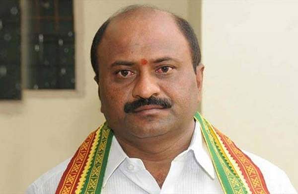 പിന്നാക്കക്കാരായ ഉദ്യോഗസ്ഥര്‍ നാടിനെ നശിപ്പിക്കുന്നു; വിവാദ പരാമര്‍ശവുമായി ടിആര്‍എസ് നേതാവ് 