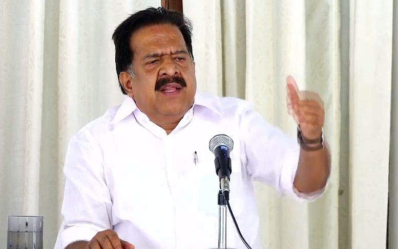 ജലീലിനെ സംരക്ഷിക്കുന്നത് ജനാധിപത്യത്തോടുള്ള വെല്ലുവിളി; സിപിഎം അഴിമതിക്ക് അംഗീകാരം നല്‍കുന്നു: ചെന്നിത്തല