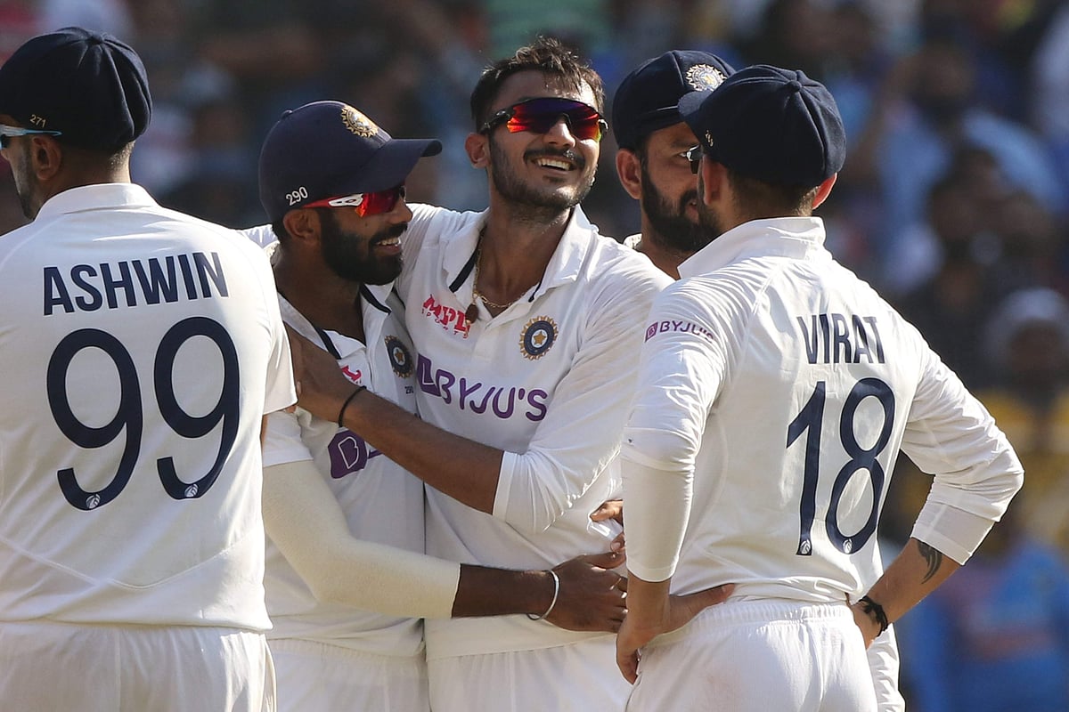 ആദ്യ പന്ത് മുതല് ശിഥിലമായ പിച്ച് ആവറേജ്? ഐസിസിക്കെതിരെ ഇംഗ്ലണ്ട് താരങ്ങള്