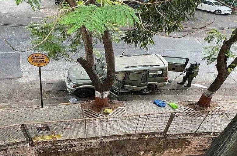 മുകേഷ് അംബാനിയുടെ വസതിക്ക് പുറത്ത് ‌സ്ഫോടക വസ്തു നിറച്ച കാർ; അന്വേഷണം
