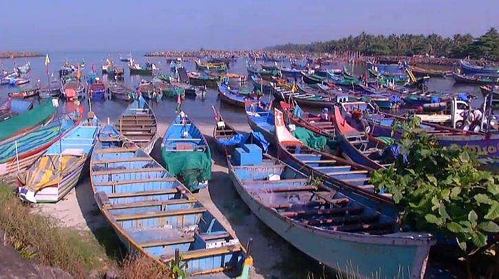 കടല്‍മണല്‍ ഖനനം:  തീരദേശ ഹര്‍ത്താല്‍ തുടരുന്നു; സ്തംഭിച്ച് ഹാര്‍ബറുകള്‍