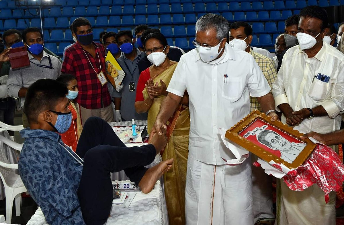 ഭിന്നശേഷിക്കാരുടെ ആനുകൂല്യങ്ങള്ക്ക് വ്യക്തിഗത വരുമാനം അടിസ്ഥാനമാക്കുന്നത് പരിഗണിക്കും: മുഖ്യമന്ത്രി