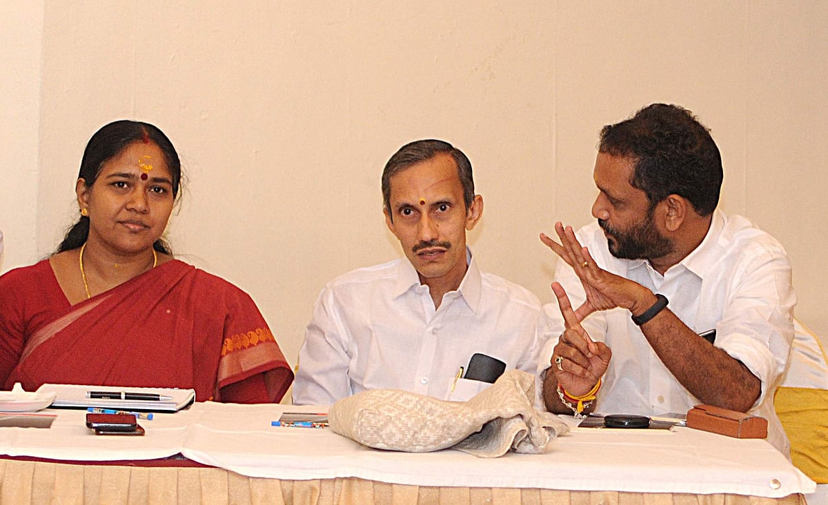 ഉള്പ്പോരില് ഉലഞ്ഞ് കേരളം പിടിക്കാന് ബി.ജെ.പി