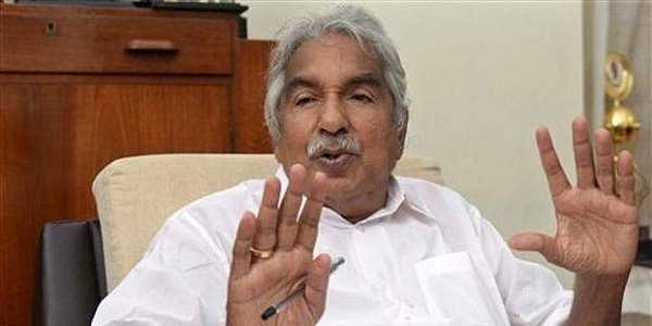 'വമ്പന്മാരും കൊമ്പന്മാരുമൊക്കെ നിങ്ങള് പറയുന്നതല്ലേ'; മത്സരിക്കുന്നെങ്കില് പുതുപ്പള്ളിയില് തന്നെയെന്ന് ഉമ്മന് ചാണ്ടി