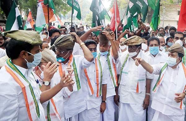 എങ്കില്‍പ്പിന്നെ ആര്? നേമത്തെ 'പ്രശസ്തന്‍' ആരെന്ന നെട്ടോട്ടത്തില്‍ കോണ്‍ഗ്രസ് പ്രവര്‍ത്തകര്‍, ചര്‍ച്ച