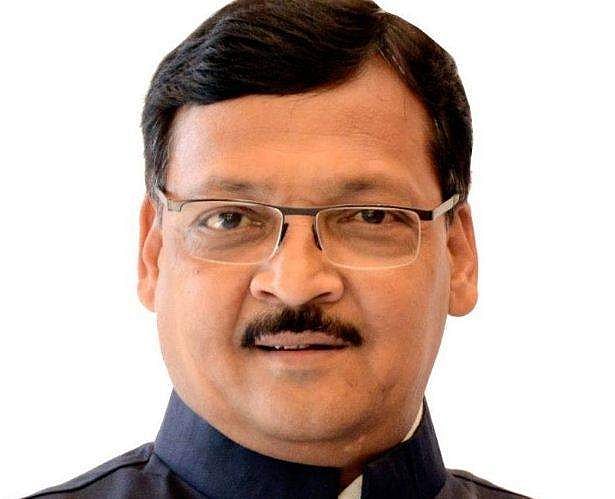 വാക്‌സിന്‍ കുത്തിവച്ചു; പിന്നാലെ പരിശോധന; ഗുജറാത്തില്‍ മന്ത്രിക്ക് കോവിഡ്