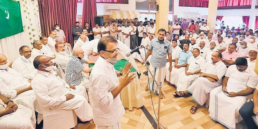 കളമശേരിയിലെ മുസ്ലീം ലീഗ് പ്രതിസന്ധി: ജില്ലാ ഭാരവാഹികള്‍ ഇന്ന് പാണക്കാട്; സ്ഥാനാര്‍ഥിയെ മാറ്റില്ലെന്ന് സൂചന