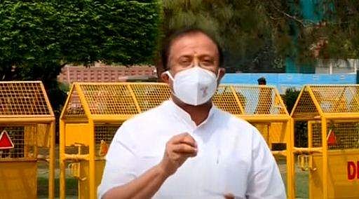 മുരളീധരന്റെ പോക്കറ്റില്‍ നിന്നല്ല സീറ്റ് നല്‍കുന്നത് ; ബാലശങ്കറിന്റേത് സീറ്റ് കിട്ടാത്തതിലുള്ള വൈകാരിക പ്രകടനമെന്ന് കേന്ദ്രമന്ത്രി
