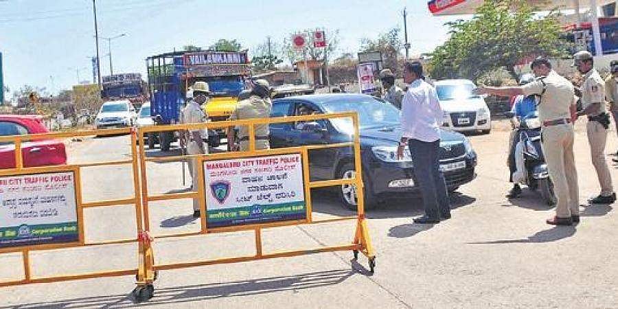 നിയന്ത്രണങ്ങൾ കടുപ്പിച്ച് കർണാടക; കോവിഡ് നെ​ഗറ്റീവ് സർട്ടിഫിക്കറ്റ് ഉള്ളവർക്ക് മാത്രം പ്രവേശനം