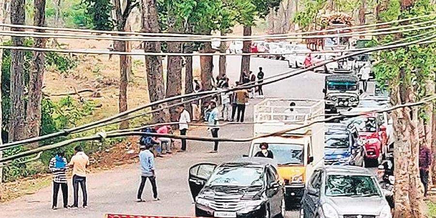 കോവിഡ് നെഗറ്റീവ് സര്ട്ടിഫിക്കറ്റ് നിര്ബന്ധം; കേരള-കര്ണാടക അതിര്ത്തിയില് ഇന്ന് മുതല് നിയന്ത്രണം