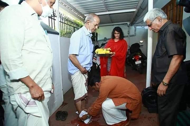 ഇ ശ്രീധരന്റെ കാൽകഴുകി, സാഷ്ടാംഗം പ്രണമിച്ച് പ്രവർത്തകർ; വിമർശനം രൂക്ഷം