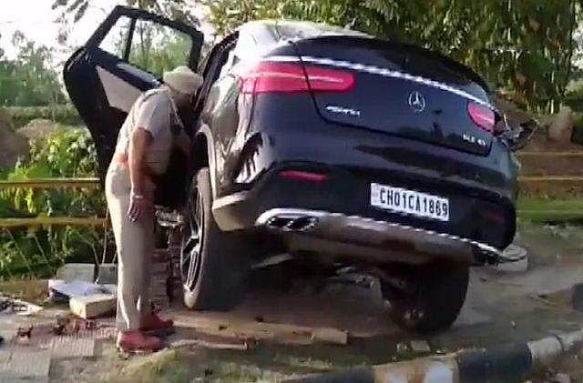 അമിതവേഗതയിൽ പാഞ്ഞെത്തിയ മെഴ്സിഡസ് ഇടിച്ചുകയറിയത് സൈക്കിൾ യാത്രികർക്ക് നേരെ; മൂന്ന് മരണം 
