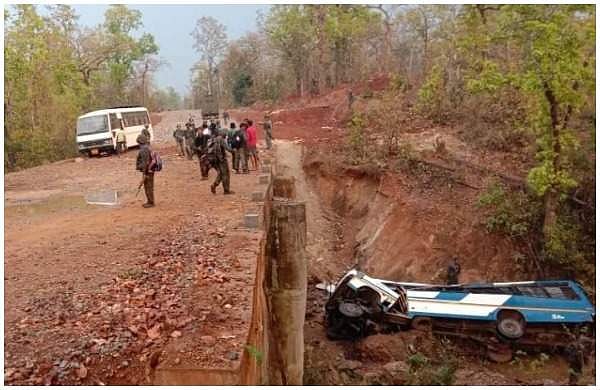 ഛത്തീസ്ഗഢില്‍ മാവോയിസ്റ്റ് ആക്രമണം; നാല് ജവാന്മാര്‍ക്ക് വീരമൃത്യു, 14പേര്‍ക്ക് പരിക്ക്