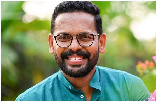 പേരിനൊപ്പം ഐഎഎസ് വെച്ച് പ്രചാരണം; ഒറ്റപ്പാലത്തെ യുഡിഎഫ് സ്ഥാനാര്‍ത്ഥിക്ക് നോട്ടീസ്