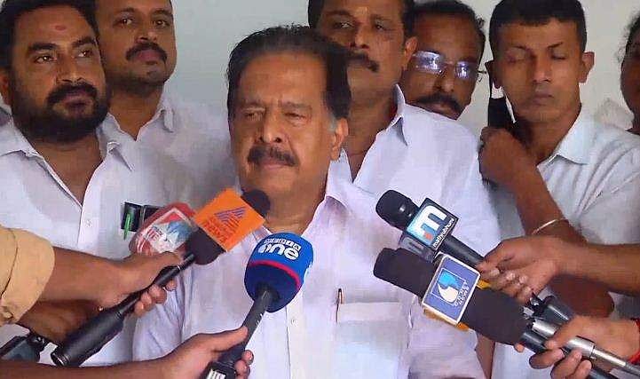 അന്നം മുടക്കിയത് പിണറായി ; അരി പൂഴ്ത്തിവെച്ച് ദാരിദ്ര്യത്തെ വിറ്റ് വോട്ടാക്കാന്‍ ശ്രമിച്ചത് മുഖ്യമന്ത്രിയാണെന്ന് ചെന്നിത്തല