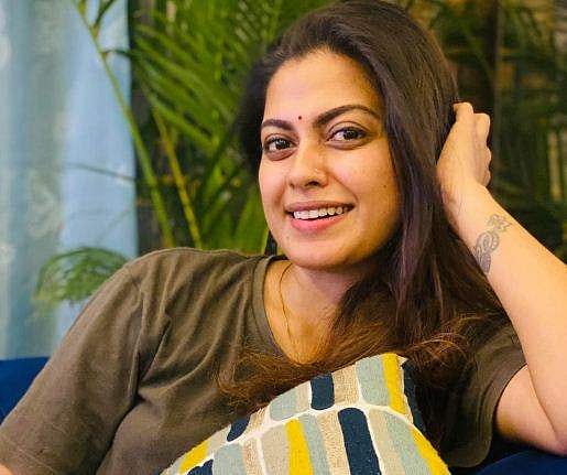 'ഞാൻ കെട്ടിക്കോട്ടെ?' ആരാധകന്റെ ചോദ്യത്തിന് രസകരമായ മറുപടിയുമായി അനുശ്രി 