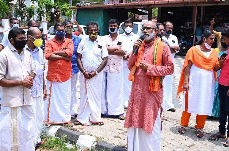 പ്രചാരണത്തിനിടെ അൽഫോൺസ് കണ്ണന്താനം വീണു; വാരിയെല്ലിന് പരിക്ക്