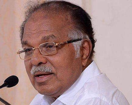 വിടി ബല്‍റാമിനെ അധിക്ഷേപിച്ചു; പിജെ കുര്യന് നേരെ തെറിവിളി 