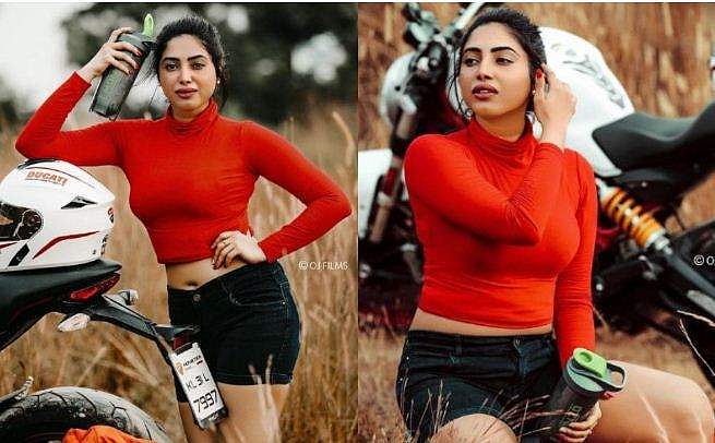പെട്രോൾ വില 92ലേക്ക്, യാത്ര വീട്ടിലേക്കാക്കി അമേയ; സ്റ്റൈലിഷ് ഫോട്ടോഷൂട്ട് വൈറൽ