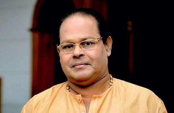 ഒന്നു രാജിവച്ചുകൂടെ? മുഖ്യമന്ത്രിയെ കണ്ടപ്പോള് ഞാന് ചോദിച്ചു: ഇന്നസെന്റ്