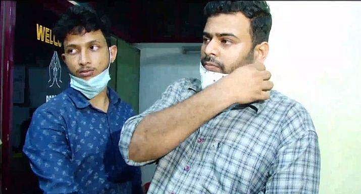 എടിഎമ്മില്‍ സ്‌കിമ്മറും രഹസ്യക്യാമറയും സ്ഥാപിച്ചു; വിവരങ്ങള്‍ ഡീ കോഡ് ചെയ്ത് അഞ്ചുലക്ഷത്തിലേറെ തട്ടി ; രണ്ട് എഞ്ചിനീയറിങ് ബിരുദധാരികള്‍ അറസ്റ്റില്‍