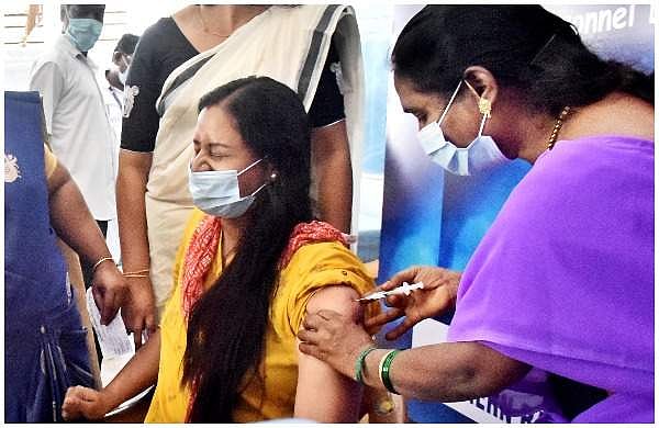 വാക്സിനേഷൻ ഇനി മുതൽ സ്വന്തം പ‌ഞ്ചായത്തിൽ മാത്രം,തെളിവ് ഹാജരാക്കണം; കാസർ​കോട് കളക്ടർ 