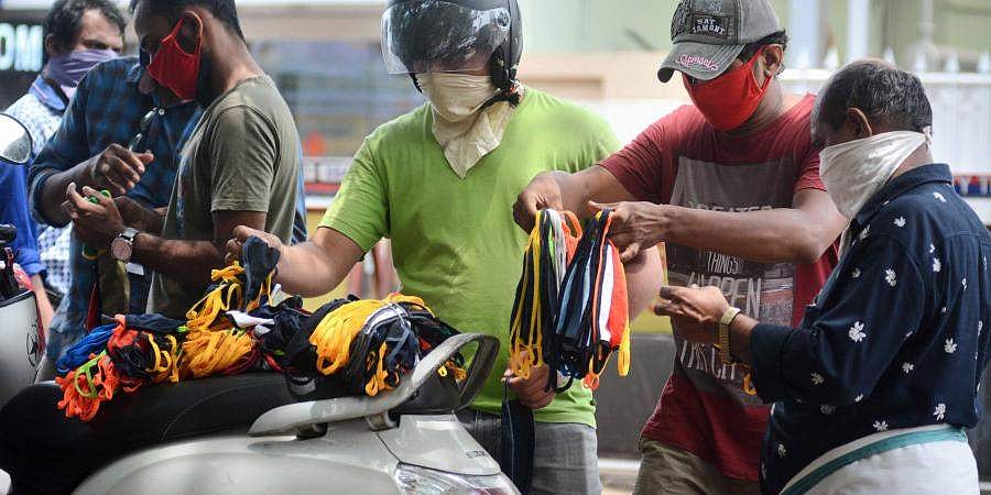 ഉപയോഗിച്ച മാസ്‌ക്കുകള്‍ കുത്തിനിറച്ച് കിടക്ക നിര്‍മ്മാണം; ഫാക്ടറി പൂട്ടിച്ചു