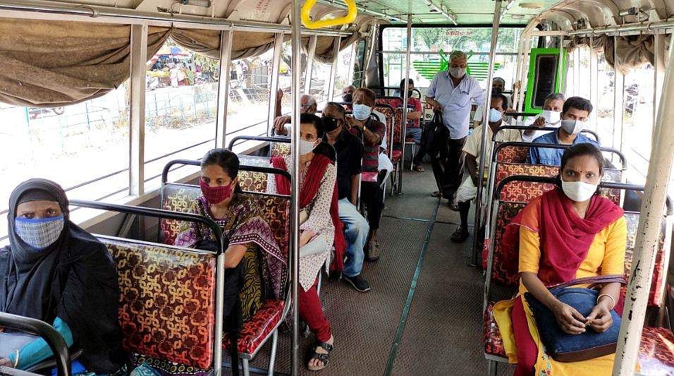 ബസുകളില്‍ സീറ്റില്‍ മാത്രം യാത്രക്കാര്‍, കടകള്‍ 9 മണി വരെ ; സംസ്ഥാനത്ത് നിയന്ത്രണങ്ങള്‍ കടുപ്പിച്ചു, ഉത്തരവ്‌